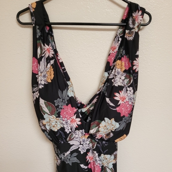 Modcloth Lauren Cross Back Floral Swimsuit - Picture 5 of 6
